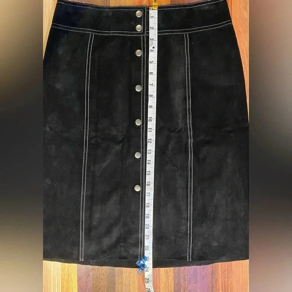 theory Snap-front Black Suede Skirt with topstitching, size 6, NWT - Picture 6 of 9
